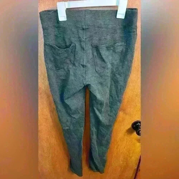 Seven7 charcoal pull on legging women’s - Picture 2 of 3